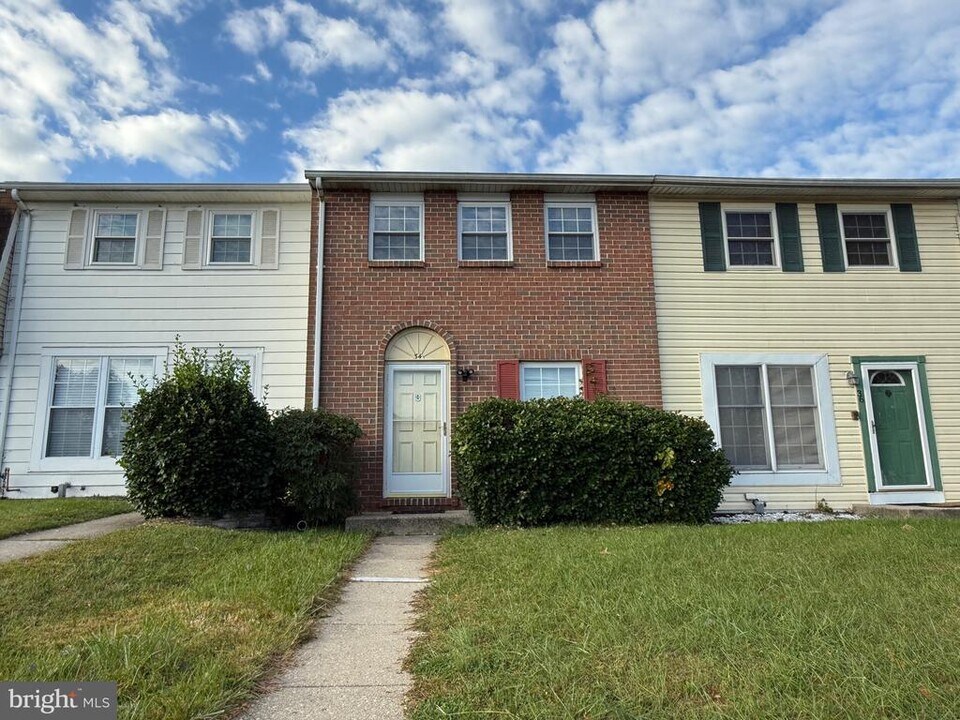 34 King Charles Cir in Rosedale, MD - Building Photo