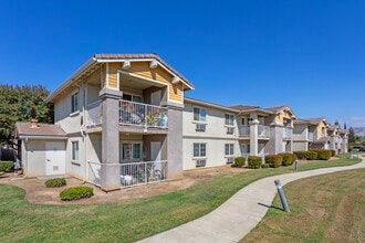 Zaninovich Village in Orange Cove, CA - Foto de edificio - Building Photo