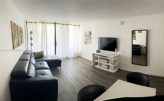 property at 3101 N Country Club Dr