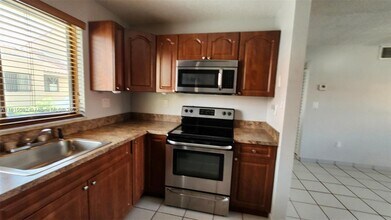 2740 W 61st St in Hialeah, FL - Building Photo - Building Photo