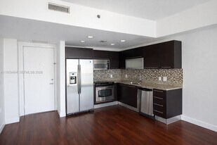 951 Brickell Ave, Unit 2309 in Miami, FL - Building Photo