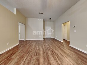 1927 River Rock Rd in Jacksonville, FL - Building Photo - Building Photo