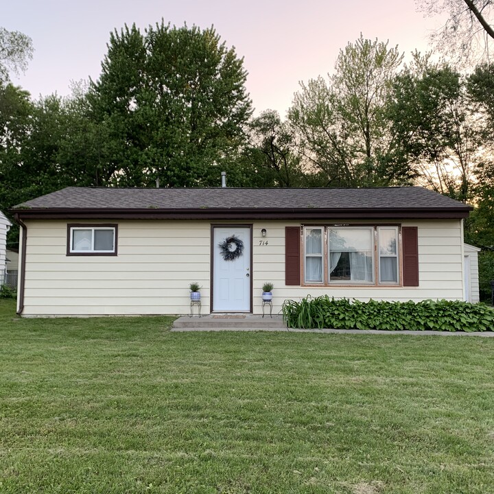 714 5th Ave in Coralville, IA - Building Photo