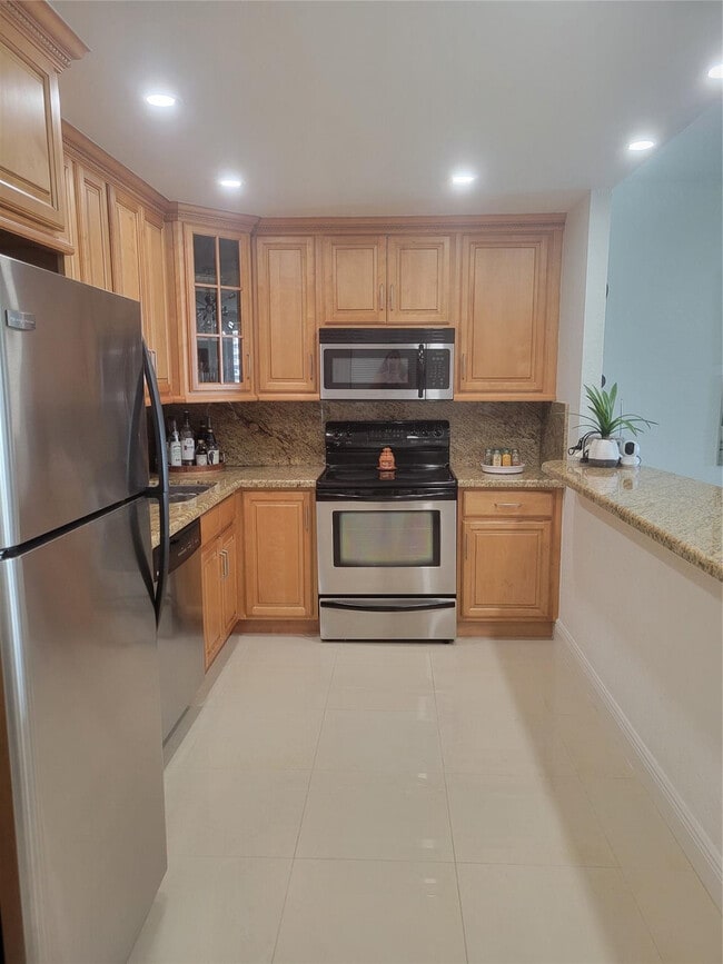 19370 Collins Ave in Sunny Isles Beach, FL - Building Photo - Building Photo