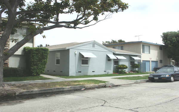 922 Obispo Ave in Long Beach, CA - Foto de edificio - Building Photo