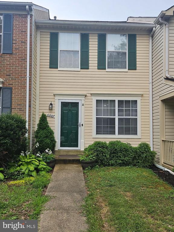 property at 6887 Chasewood Cir