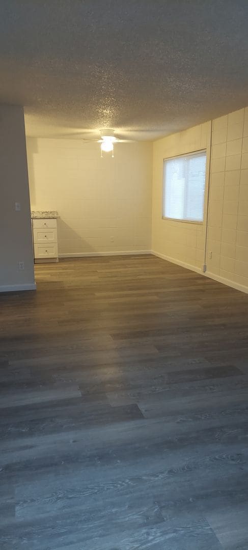 253 N 1st St in Central Point, OR - Building Photo - Building Photo