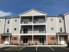 809 E Main St in East Dundee, IL - Building Photo