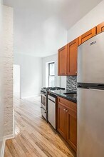 117 Perry St, Unit 26 in New York, NY - Building Photo - Building Photo