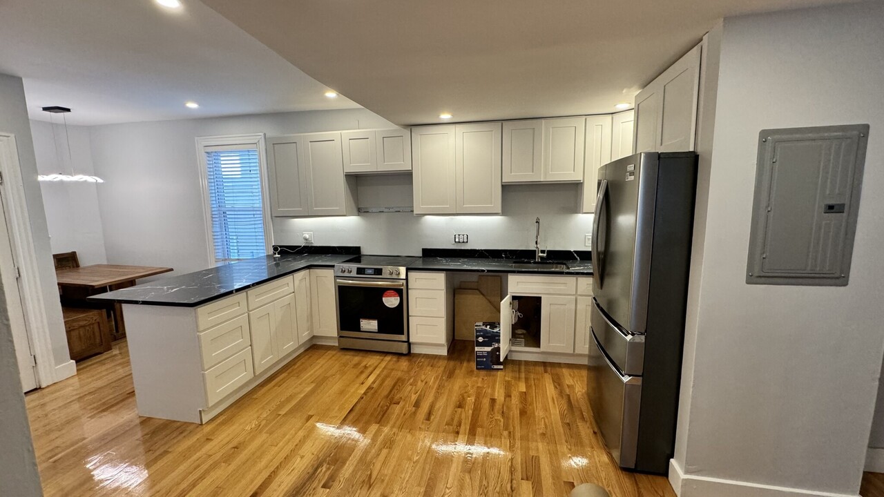 24 Farrington Ave, Unit 1 in Boston, MA - Building Photo