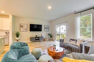 1010 Pettiford Pl in Hanahan, SC - Building Photo - Building Photo