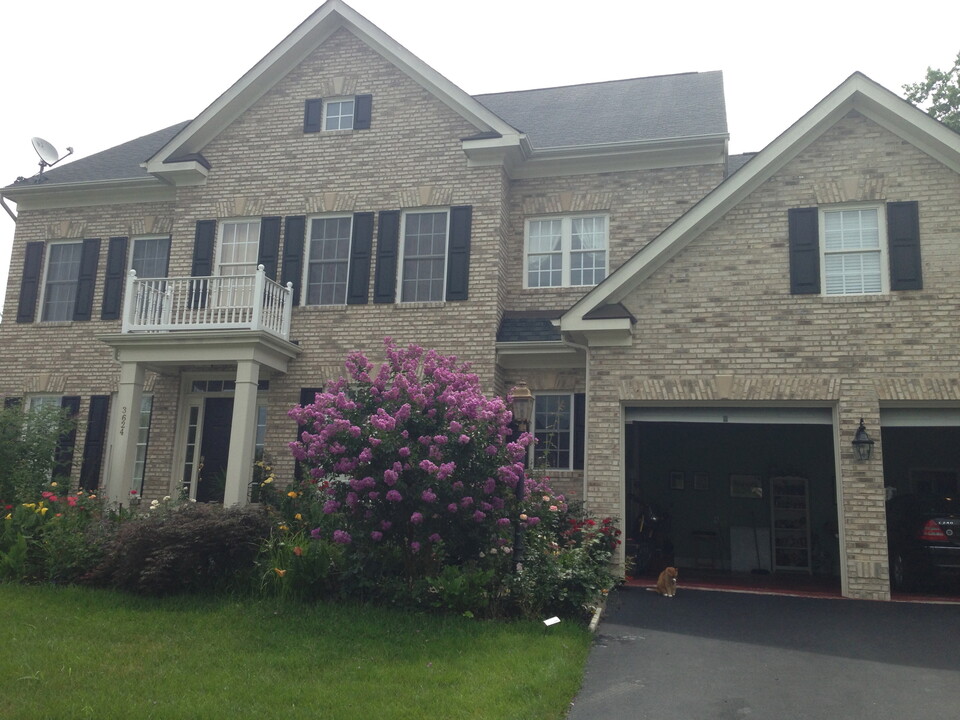 3624 Stonewall Manor Dr, Unit one bedroom with full bat in Triangle, VA - Foto de edificio