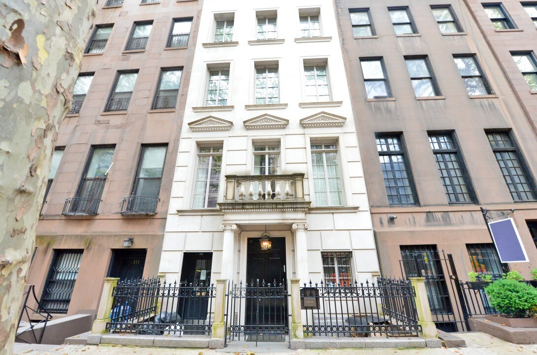 113 E 64th St in New York, NY - Foto de edificio
