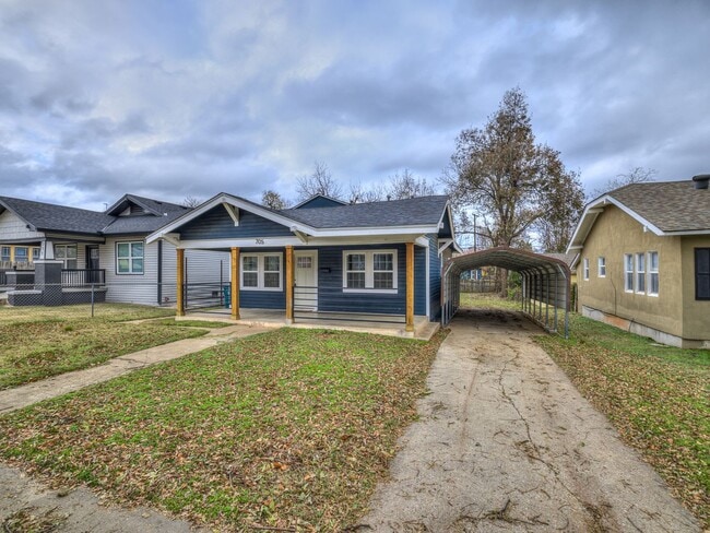 705 NW 34th St in Oklahoma City, OK - Foto de edificio - Building Photo