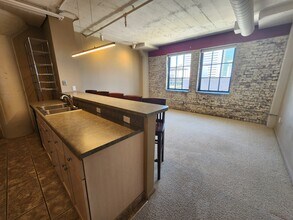 1024 Dodge St in Omaha, NE - Building Photo - Building Photo