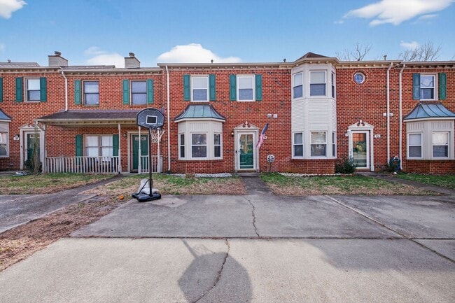 property at 729 Creekside Crescent