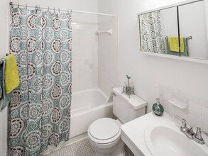 Warren Club in Warren, MI - Foto de edificio - Building Photo