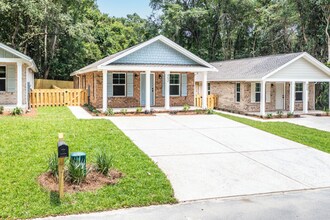 452 Reeves St in Niceville, FL - Building Photo - Building Photo