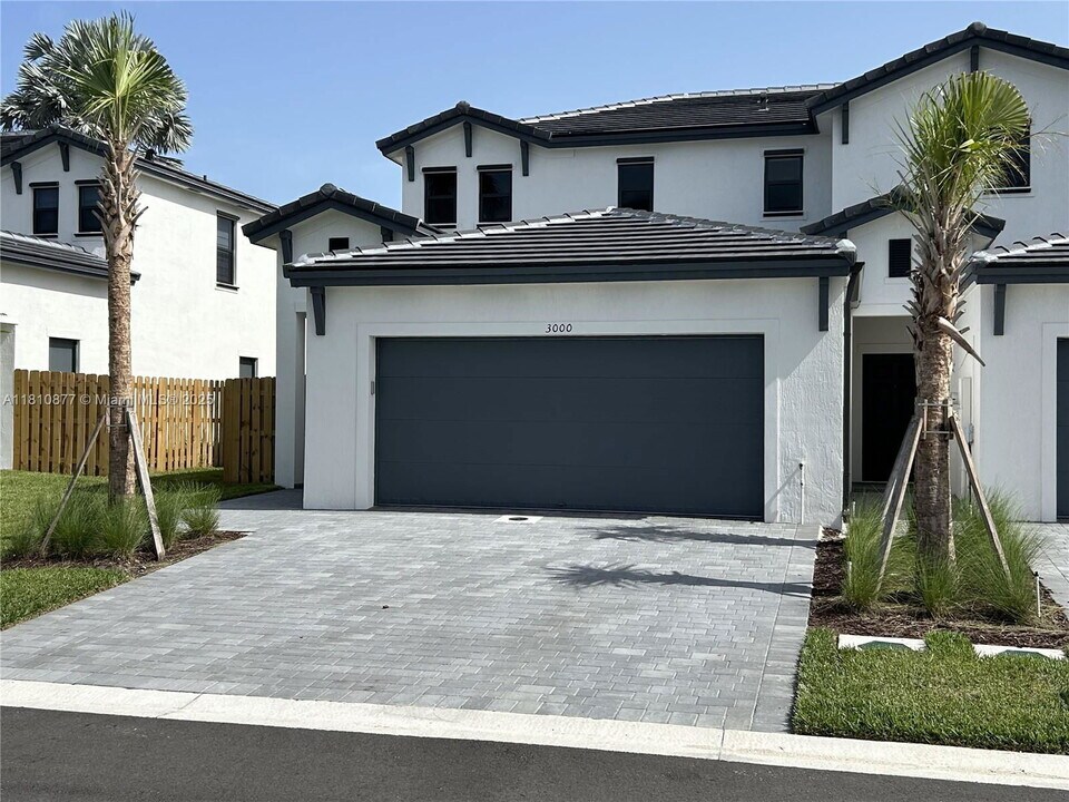 3000 Park Pl in Dania Beach, FL - Building Photo