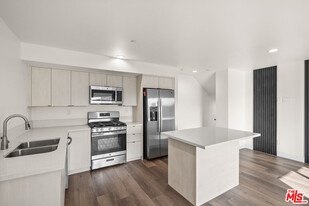2527 Hauser Blvd in Los Angeles, CA - Building Photo