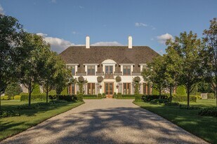 286 Downs Path in Southampton, NY - Building Photo