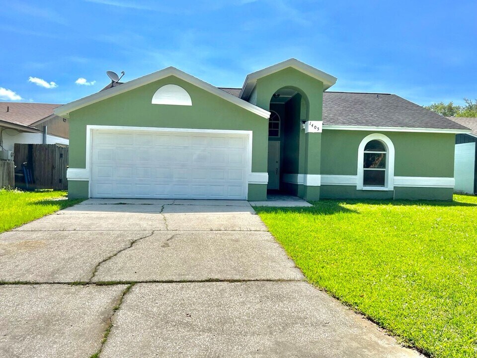 1405 Marigold Dr in Lakeland, FL - Building Photo