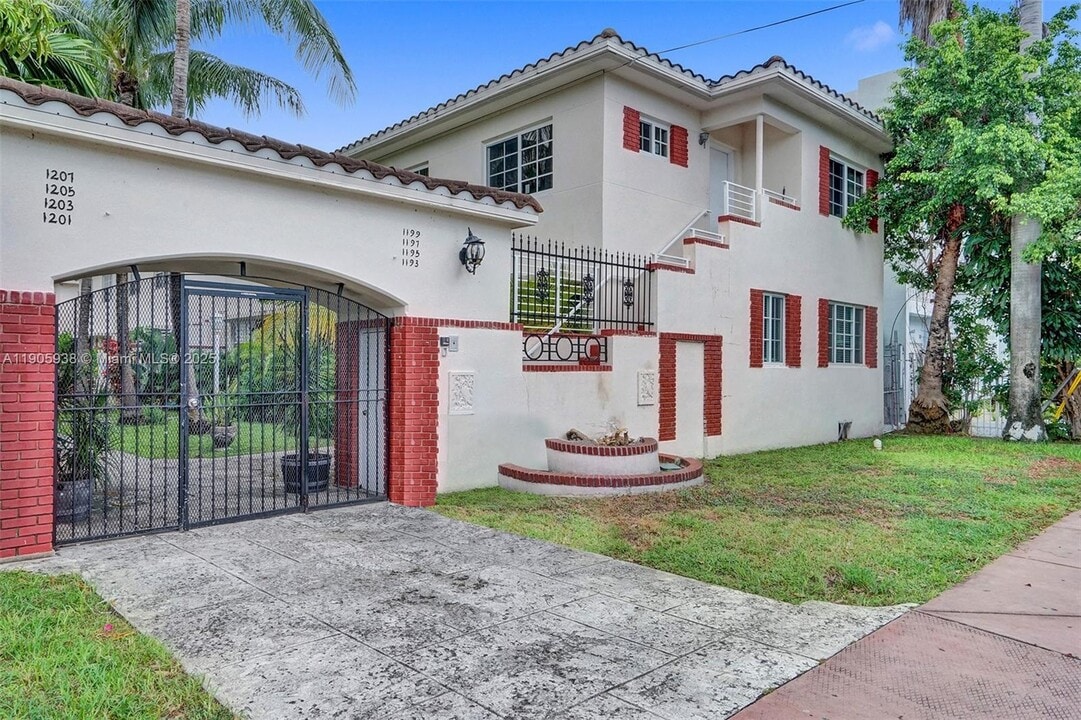 1193 Marseille Dr in Miami Beach, FL - Building Photo