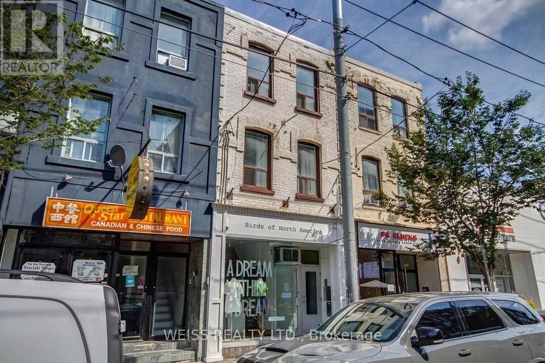 1114 Queen St W in Toronto, ON - Building Photo