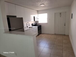 711 14th St-Unit -1 in West Palm Beach, FL - Building Photo - Building Photo
