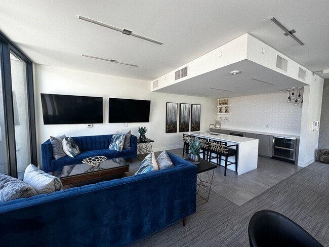 2300 E Campbell Ave in Phoenix, AZ - Foto de edificio - Building Photo