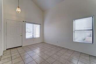 2147 E Robin Ln in Phoenix, AZ - Building Photo - Building Photo