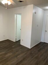 10500 Lake June Rd in Dallas, TX - Building Photo - Building Photo