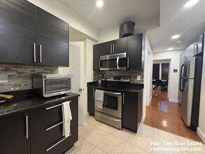 1203 Beacon St, Unit 6 in Brookline, MA - Building Photo - Building Photo