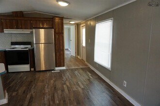 601 E 1st St in Burkburnett, TX - Building Photo - Building Photo