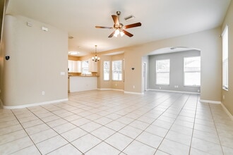 9826 White Barn Way in Riverview, FL - Foto de edificio - Building Photo