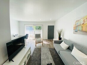 11422 Iowa Ave, Unit 7 in Los Angeles, CA - Building Photo - Building Photo