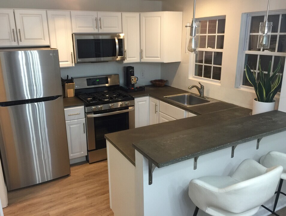 464 Serpentine Dr in Pittsburgh, PA - Building Photo