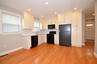 18 Eaton Ave in Woburn, MA - Building Photo - Building Photo