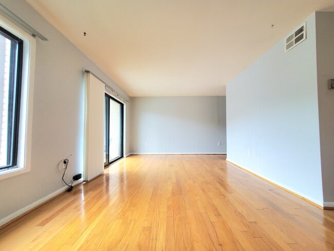 6936 Hanover Pky, Unit 301 in Greenbelt, MD - Building Photo - Building Photo
