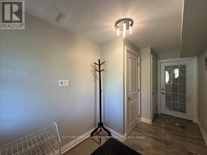 5 Wycliffe Crescent in Toronto, ON - Building Photo - Building Photo