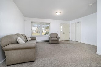 217 Highlawn Rd in Fairfield, CT - Building Photo - Building Photo