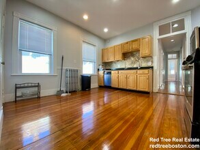 14 Dalrymple St, Unit 3 in Boston, MA - Foto de edificio - Building Photo