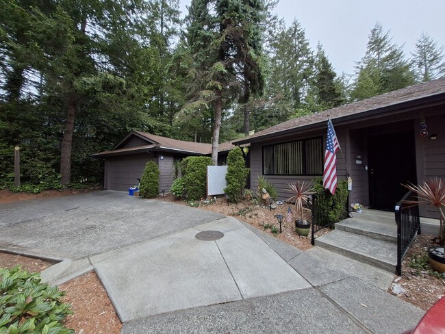 property at 1476 Glenwood Dr