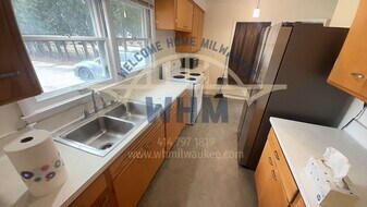 616 N 99th St in Wauwatosa, WI - Building Photo