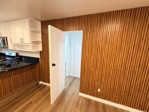 18530 Hatteras St, Unit Hatteras 212 in Tarzana, CA - Building Photo - Building Photo