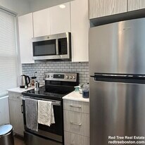 31 Queensberry St in Boston, MA - Building Photo