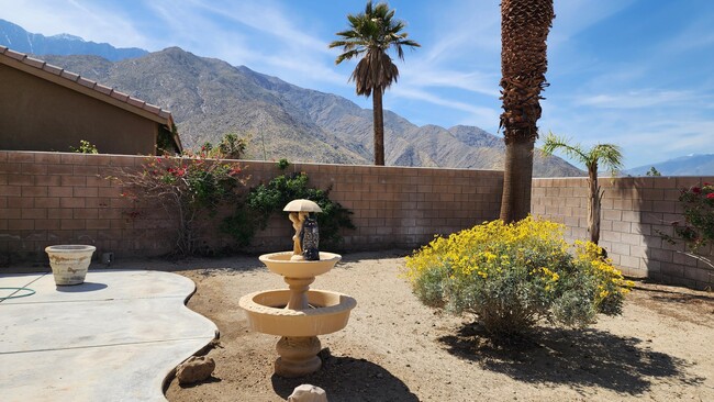 1104 Vista Sol in Palm Springs, CA - Foto de edificio - Building Photo