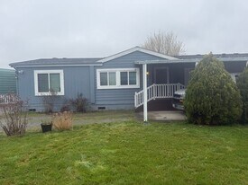 1904 N 32nd Pl in Mount Vernon, WA - Building Photo