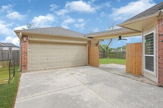 11915 Helene Ct in Pinehurst, TX - Building Photo - Building Photo