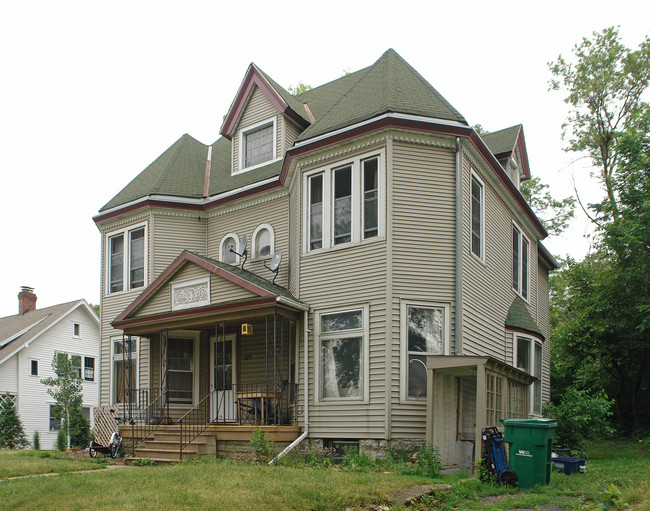 2177 Knapp St in St. Paul, MN - Foto de edificio - Building Photo